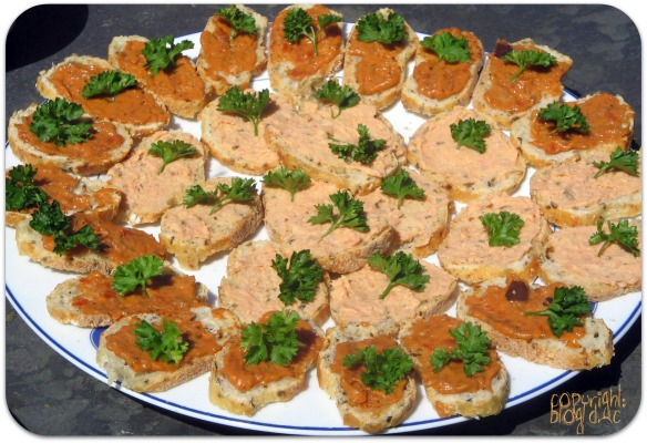 Tartinettes pain aux céréales tomates/aubergines et rillettes de saumon ciboulette